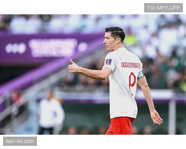 莱万梅开二度助波兰逆转晋级，欧预赛再现帽子戏法展现核心实力